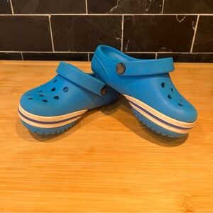 Jibbitz by Crocs Sz C7 Blue White Slip On Unisex Clogs Sliders Shoes Comfort